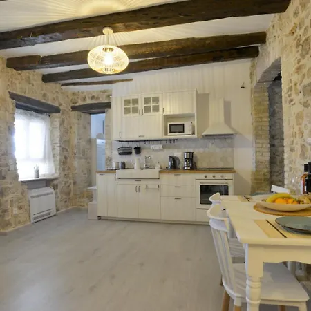 Nikolas Est 1773 Villa Áno Korakiána