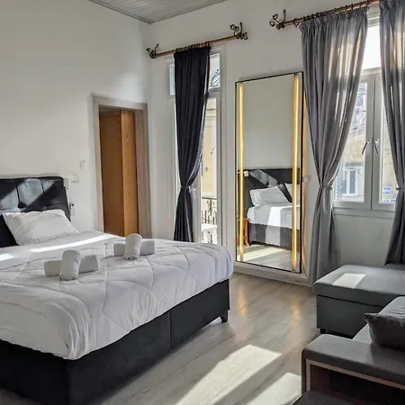 Apartment Travelers Luxury Suites, &
