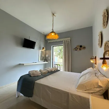 The 3 Little Pigs Bed & Breakfast Sidari (Corfu)