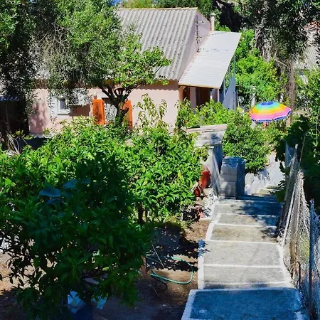 Holiday home Kiki's Beautiful House On Famous Village Pentati