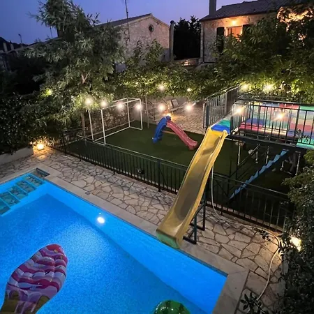 Splendid Gouvia - 3 Bedrooms - Yiarios - Private Children's Playground Poulades