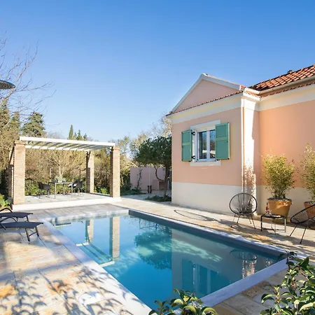 Villa Lallo Living Viros