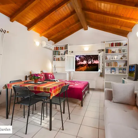 House In The Olive Garden Apartment *