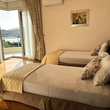 Villa Liberty: Classic Luxury Sea View With Private Pool *