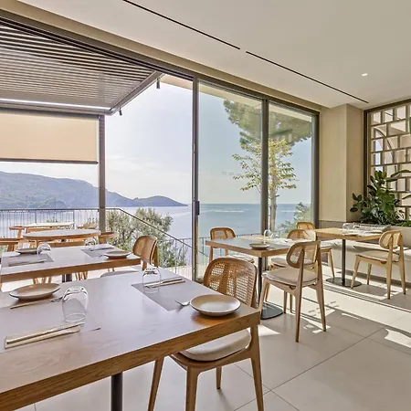 Akrotiri Beach Hotel