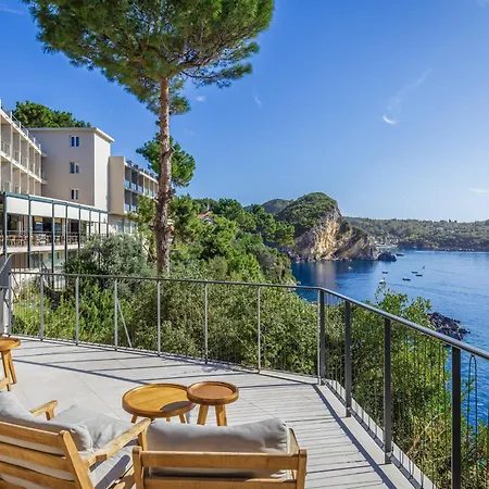 Akrotiri Beach Hotel 5*
