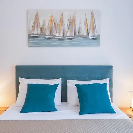 Villa Ami, Roda, Corfu: 10 Guests, Heated Pool, Private Mini Golf, Pool Table & More!! Roda (Corfu)