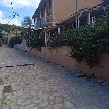 Angela, Traditional In The Village Holiday home