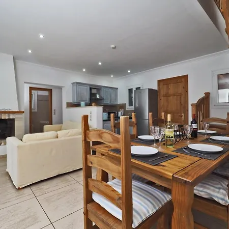 Villa Helios Court *