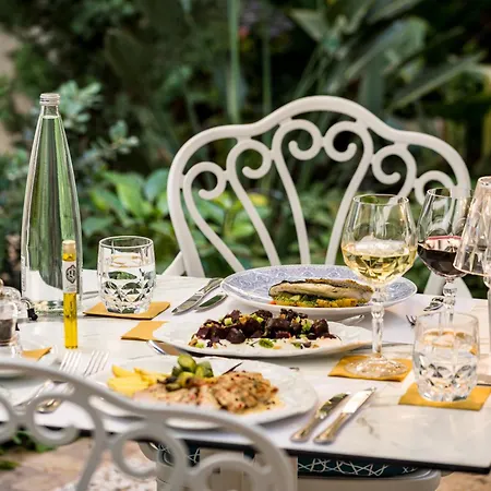 Acanthus Blue Hotel 3*