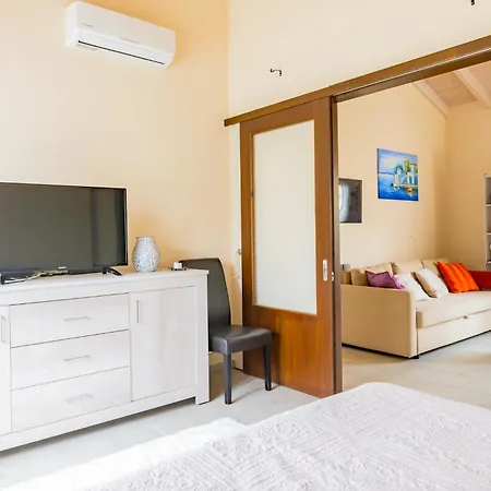 Holiday home Matthaeus Am Corfutrail, Ferienoase Im Olivenhain 3 Km Zum Giannades