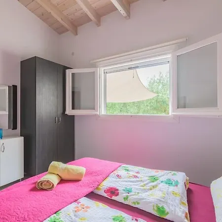 Holiday home Matthaeus Am Corfutrail, Ferienoase Im Olivenhain 3 Km Zum Giannades