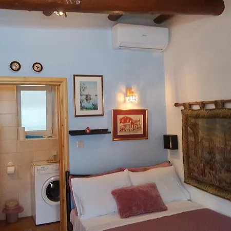 Apartment Yangos Traditional Kouramades