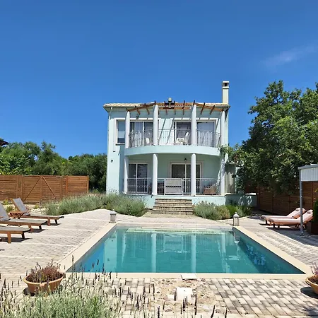 Serenity - Off Grid * Poulades