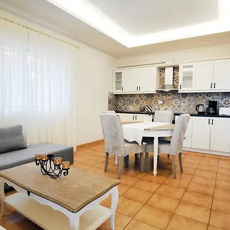 Pyramid Apartment Agios Spyridon (Corfu)