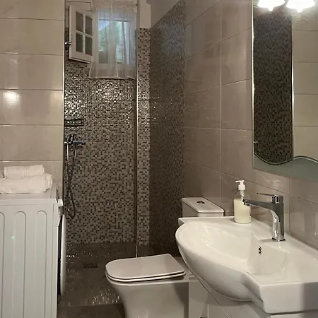 Papadatos Apts With Amazing View - 5mins From The Apartment