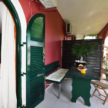 Lord Ape Club Guest house Benitses (Corfu)