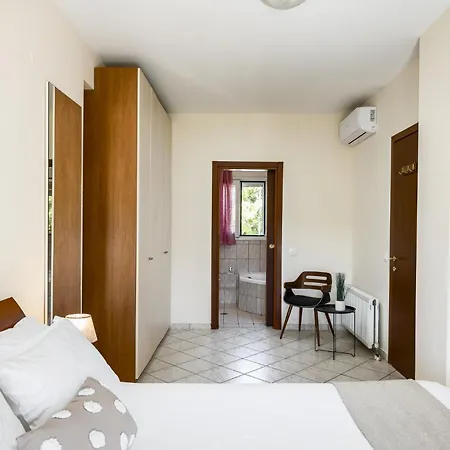 Nina With Private Plunge Pool, 5km To Corfu Town Villa
