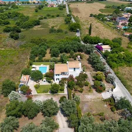 Skales Almiros Beach