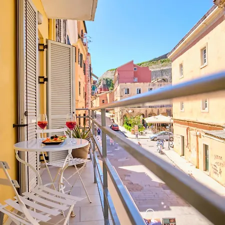 Paradosiakon Corfu Town Apartment