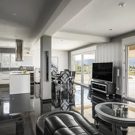 Apartment Euphoria Seaview Residences With Shared Pool By Konnect Gouvia