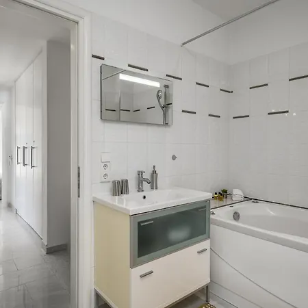Euphoria Seaview Residences With Shared Pool By Konnect Apartment Gouvia