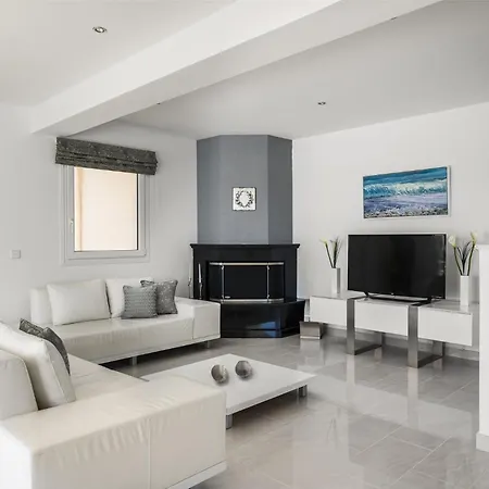 Euphoria Seaview Residences With Shared Pool By Konnect Apartment Gouvia
