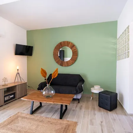 Armoniahousesuites Apartment Peritheia