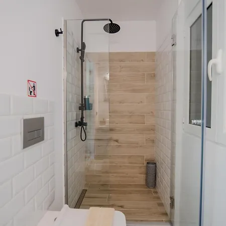 Armoniahousesuites * Peritheia