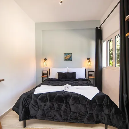 Armoniahousesuites Apartment Peritheia