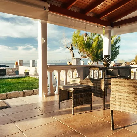 Sea Breeze Oasis Holiday home