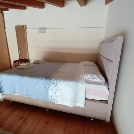 Mary's Bright - Corfu Old Town Apartment