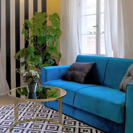 Ella's Stunning Pad Apartment *
