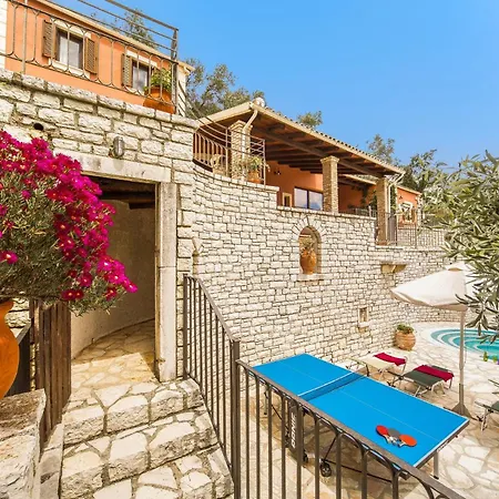 Villa Adonis By *