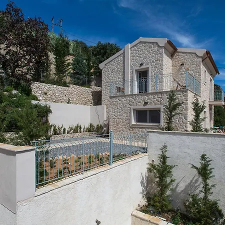 Villa Thea Mare Levantes By Posarellivillas Lakones