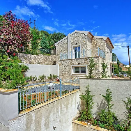 Villa Thea Mare Levantes By Posarellivillas Lakones