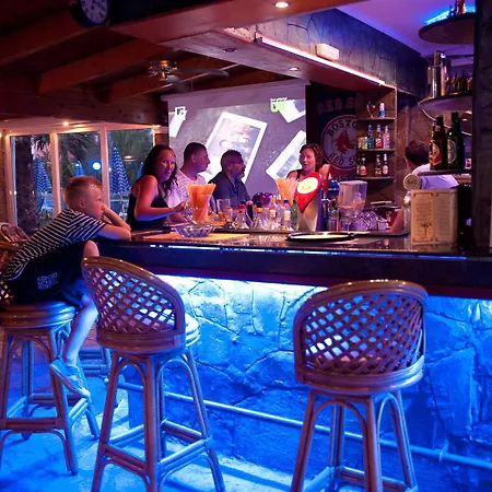 Charlies Venus Aparthotel