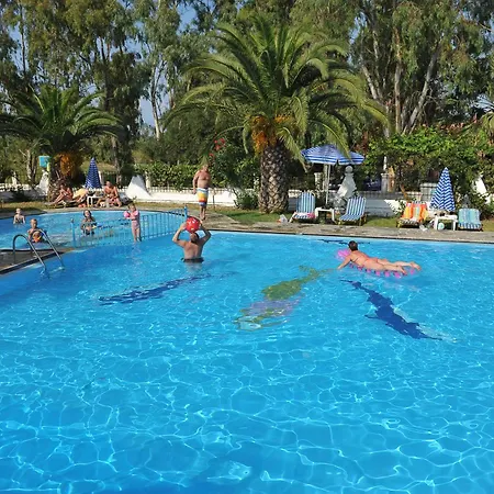 Charlies Venus Aparthotel 3*