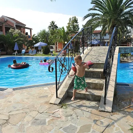 Charlies Venus Aparthotel 3*