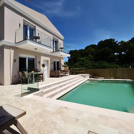 Villa Thalia By Vintage Travel *