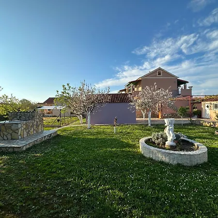 Telis Apartment *