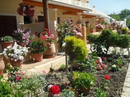 Santa Barbara Lakis Aparthotel Perivolion