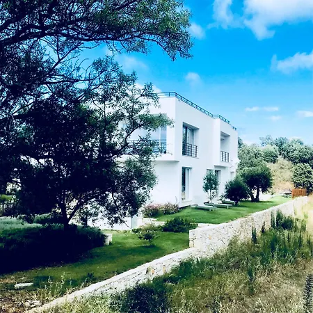 Voukithro Villa *