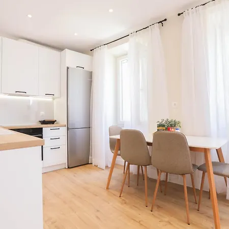 Patras Luxury Apartment *