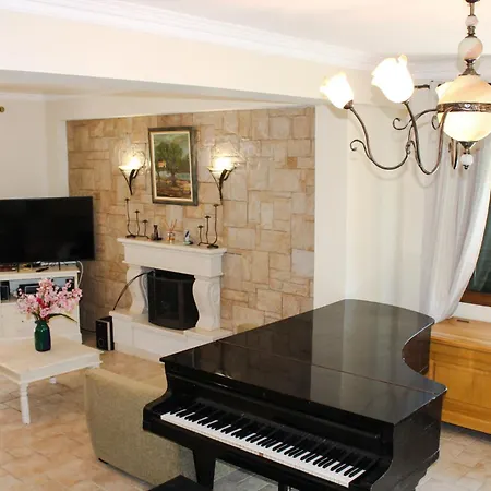 Yiannis Villa Agnitsini