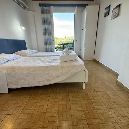 Sea Breeze Apartment *
