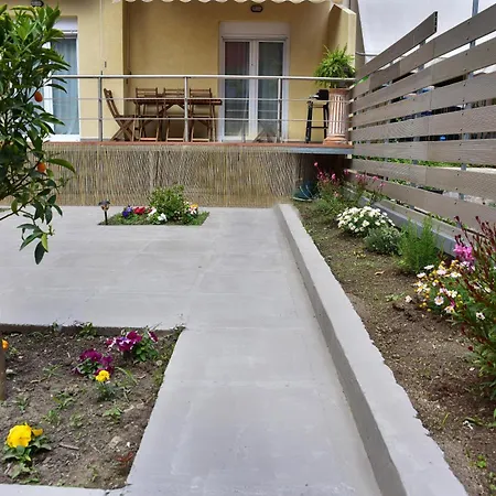 Casa De Luz With Garden Apartment