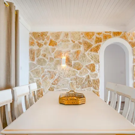 Vilelmina Villa *