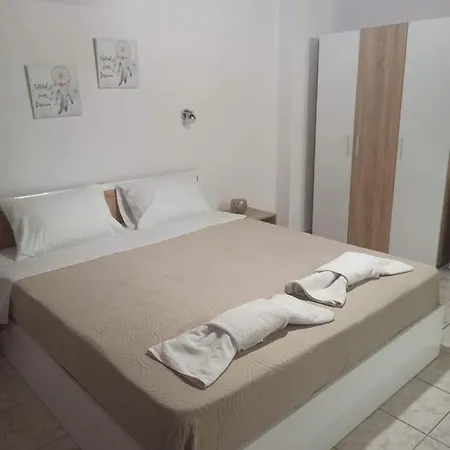 Amadeus Hawaii & Apartment *