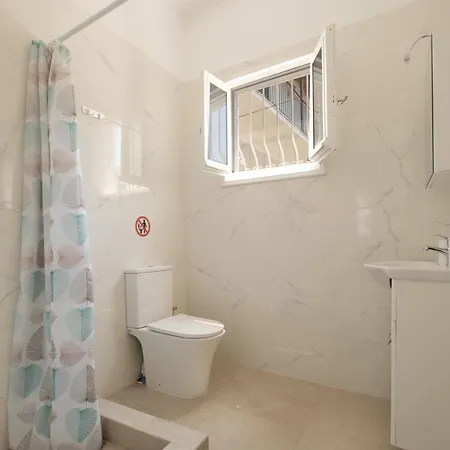 Apartment Agatha's Bright Modern Luxury Apartment-2 Peritheia